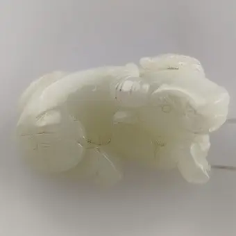 卧姿水牛 - 玉 中国。