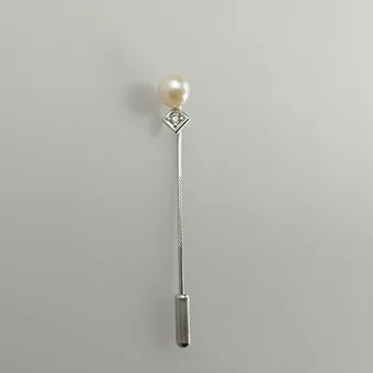 金色领带别针,带珍珠和钻石,14K。