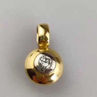 经典18K金单钻吊坠。