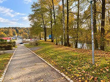 内部绿地，含约 1.300 m² 池塘面积 – Adorf/Vogtland