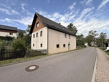 具有现代化潜力的大型地块住宅 – Schneeberg