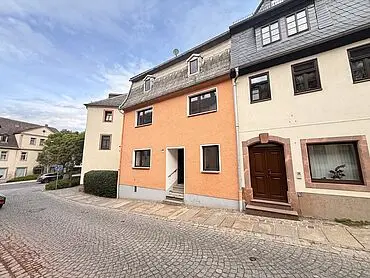 Casa adosada en extremo con amplio potencial – Rochlitz