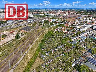 Siirtolapuutarhat ja 15 autotallia lähellä Riebeckplatz – Halle (Saale)