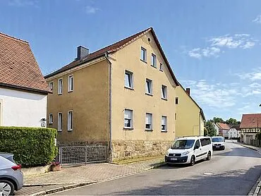 带附属建筑和大花园的住宅 – 蔡茨