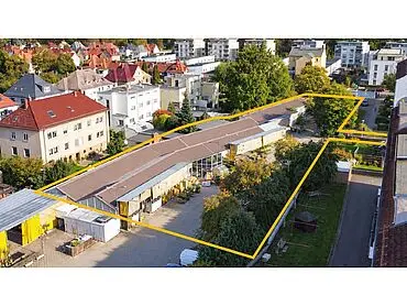 Комерційний об'єкт, нині зоомагазин і магазин рослин, поблизу центру міста – Гера