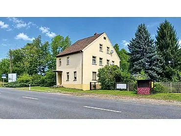 带附属建筑、车库和花园小屋的住宅 – Rositz