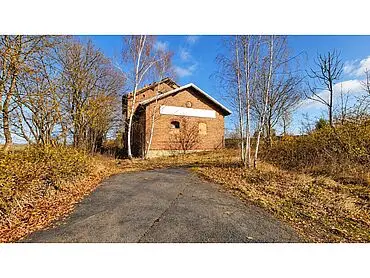 Колишній залізничний житловий будинок з господарською будівлею – Гросенштайн