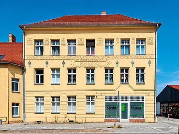 已出租多户住宅楼 **单体文物**（约每年净额 34.200 EUR）– Dahme/Mark