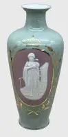 Vase "Köppelsdorf" celadongrønn, gullmaling og pate sur pate-jentefigur, høyde 26 cm