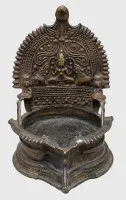 19世纪印度古董寺庙油灯（Diya），青铜或铜合金材质。高13厘米，宽10厘米
