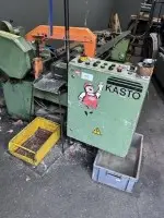 1 把 Kasto 金属弓锯，切割长度 260 mm，带滚轮支架