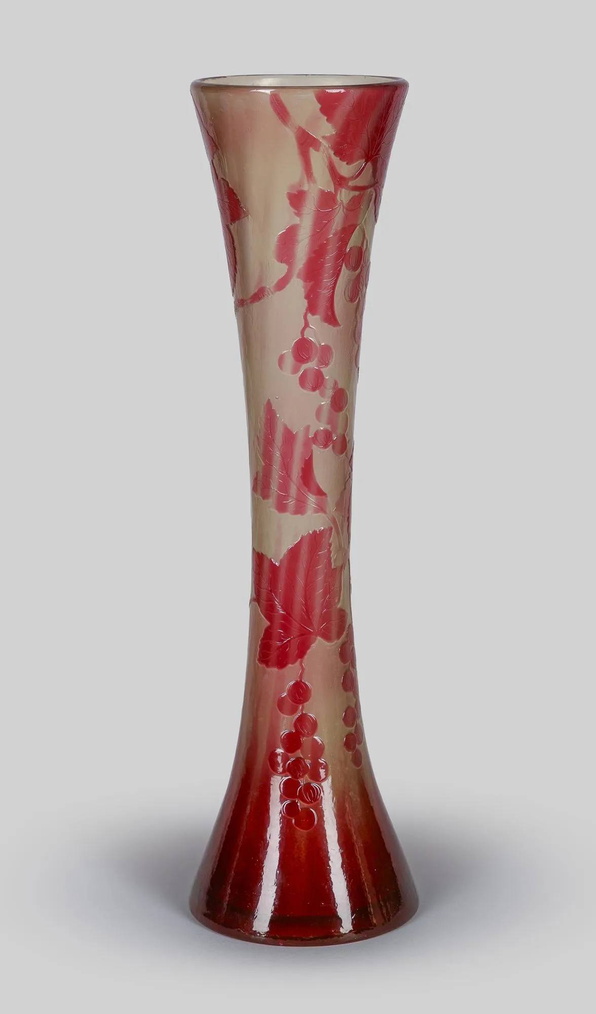 Vase, Emile Gallé, signeret, farveløst glas, rød overfang, ætset dekor «Vinranker», på gul baggrund, syrepoleret, højde = 38 cm (41733-2)