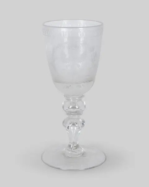 Patriotglas, 18. årh., klart glas, motto »Gott erhalte die Stadt Franckfurth«, højde 22,5 cm, spændingsrevne (42239-2)