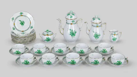 Kaffeservice, Herend, Apponyi Grøn, til ti personer, med to forskellige kander, rosenknapper stødt (34) (42239-16)