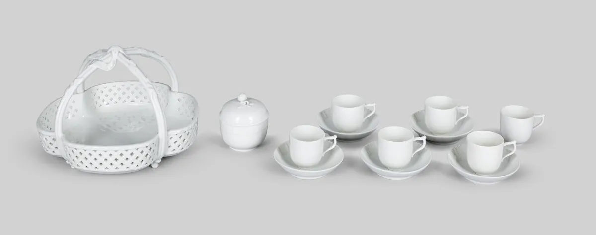 篮形碗，KPM柏林，镂空壁，交叉手柄上方有蝴蝶结，白色，18 x 26.5 x 26.5厘米，附六只摩卡杯、五只杯碟和糖罐，Osier，白色 (14)