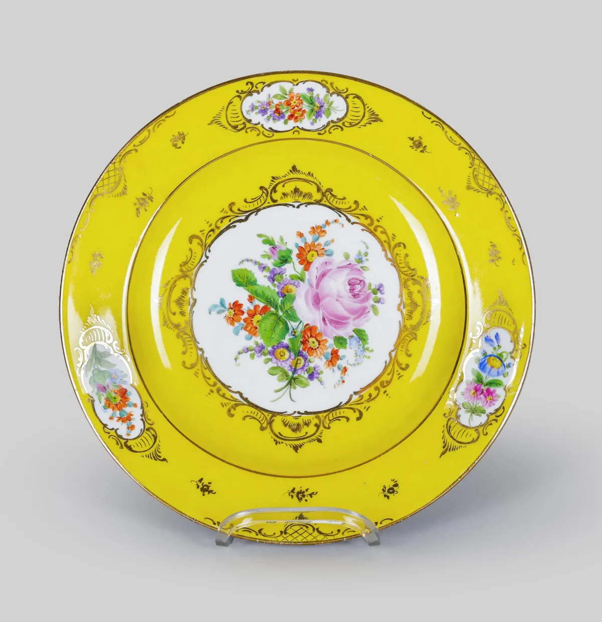 盘子，迈森，19世纪，黄底花卉花束留白，直径 = 24.5厘米