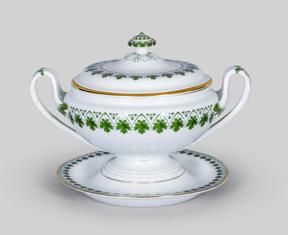 Deckelschale mit Griffen und Unterteller, Meissen (1.W.), 19.Jh.