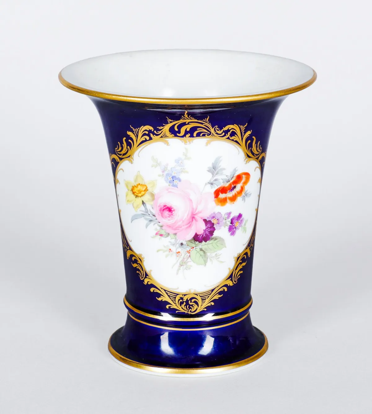 花瓶，迈森（一等品），钴蓝底金彩开光花卉花束，高 = 18,5 厘米 (42050-3)