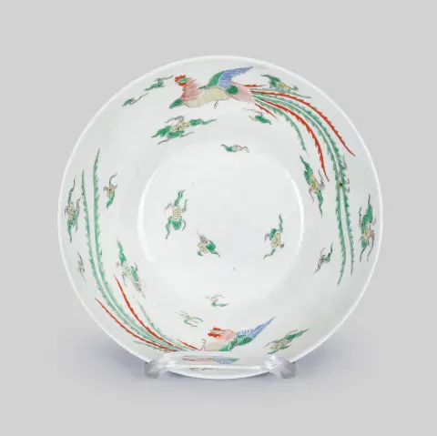 طاسة، اليابان، طراز إيدو، علامة زرقاء، زخرفة عنقاء، H = 8 سم، D = 21,5 سم (42239-7)