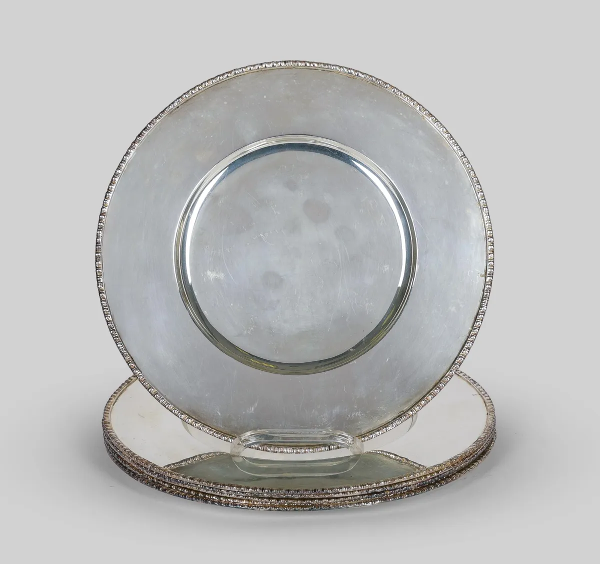 Six assiettes de présentation, argent 835
