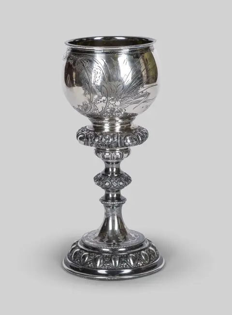 Coupe, argent 3e titre, Vienne, Vincenz Carl Dub (1852-1924), réserve gravée florale, tige avec décor en relief, dorure intérieure usée, H = 22 cm