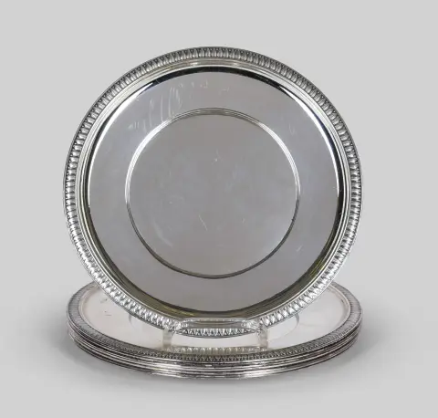 Huit assiettes de présentation, argent 925