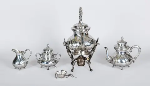 Service à thé avec samovar, WMF, argenté, style baroque, quatre pièces, sucrier doré à l'intérieur, support du samovar complété