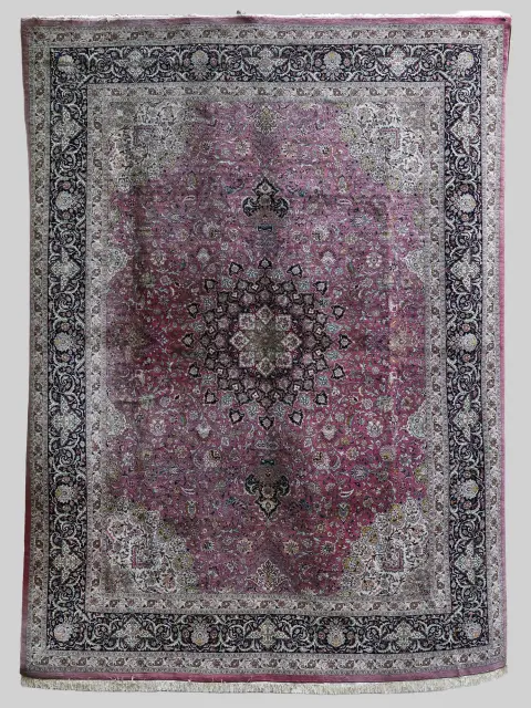 Tabriz, semnat, 419 x 307 cm, deteriorare din cauza luminii (41836-12)
