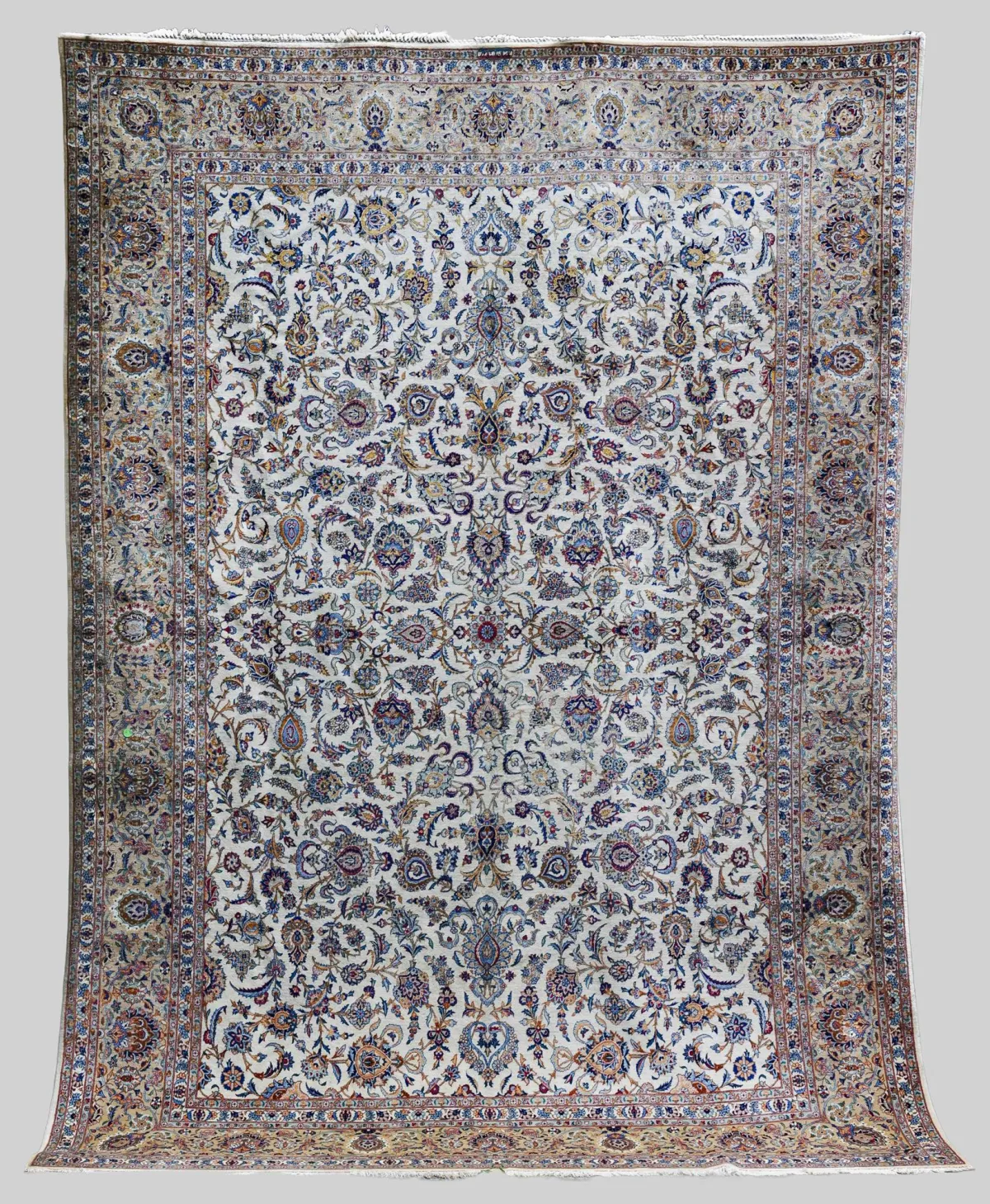 Isfahan,签名,465 x 327 厘米,有污渍,压痕,旧虫蛀损伤 (42214-26)