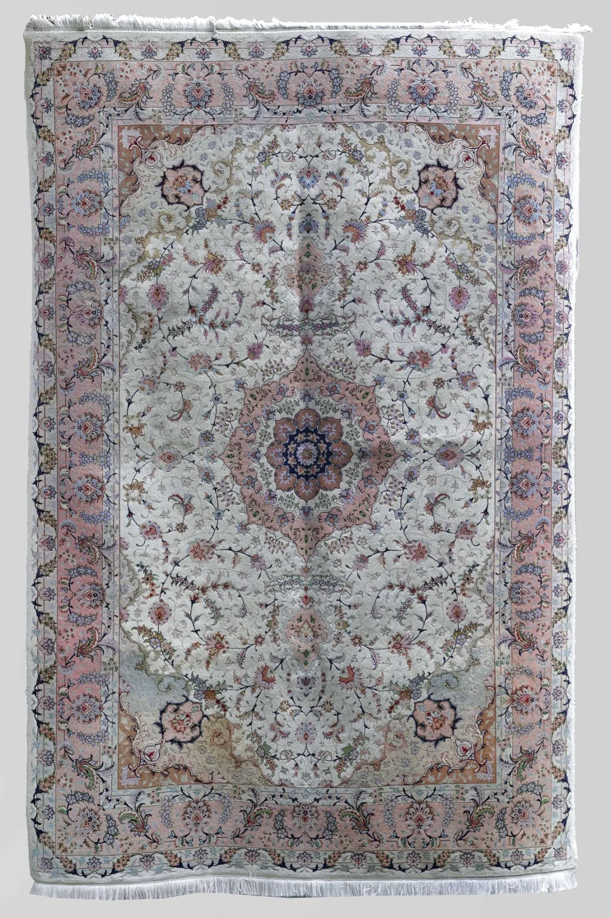 Isfahan，297 x 195 厘米，光照损伤，有污渍，损坏（42208-3）