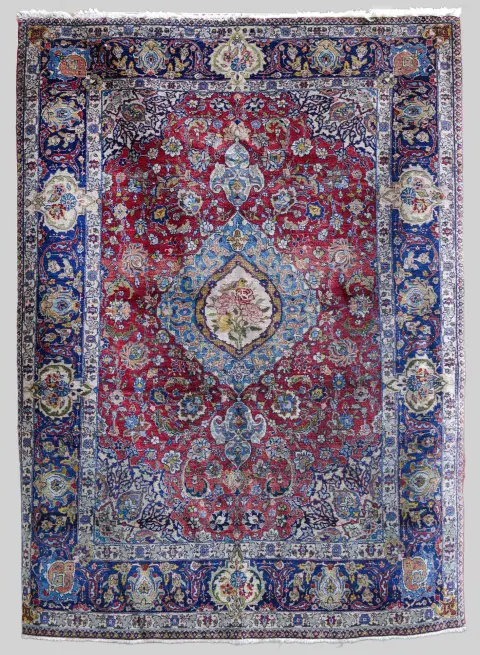 Tebriz, abraşlı, merkez motifi: yuva yapan kuşlu gül buketi, 194 x 142, kısaltılmış, hasarlı (42208-32)