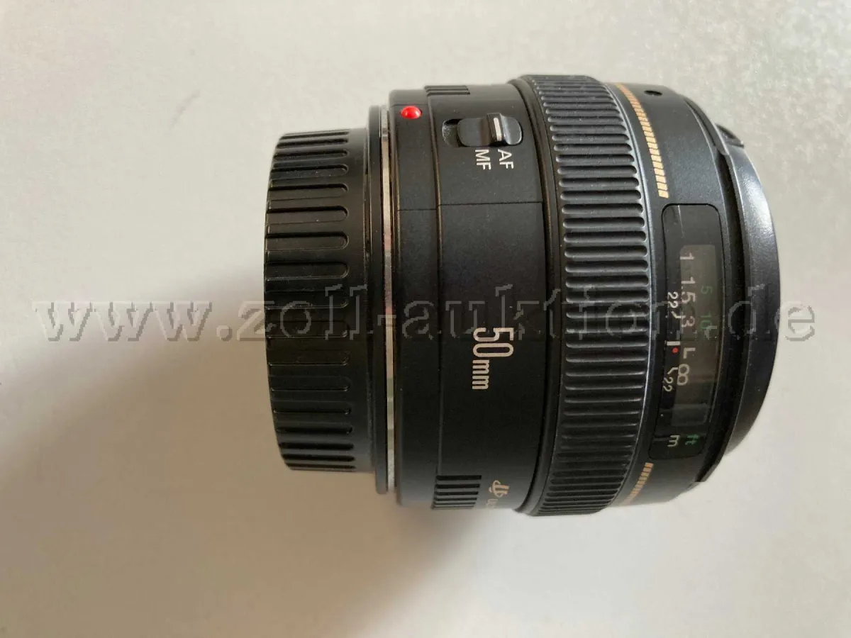 1 objektiv Canon 50mm