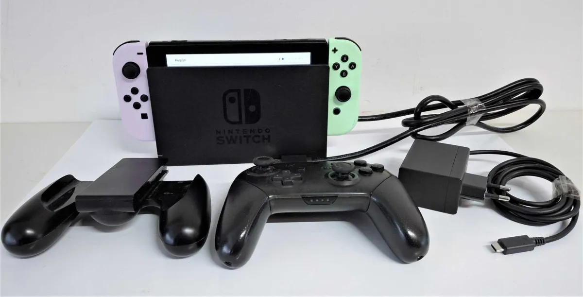 1 consolă Nintendo Switch, HAC-001 (-01) cu stație de andocare și accesorii