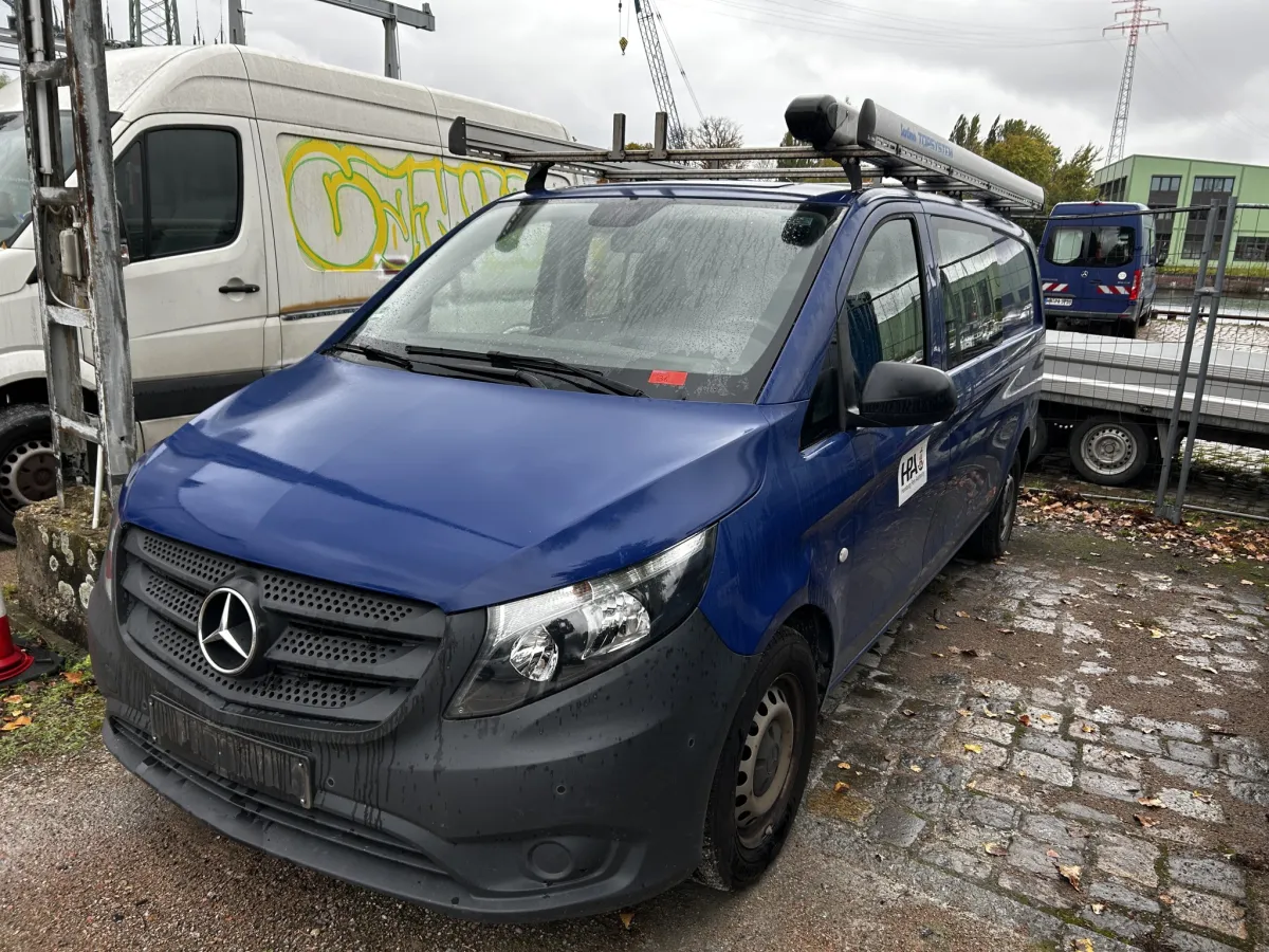 Samochód / Van Mercedes-Benz Vito (639/4)