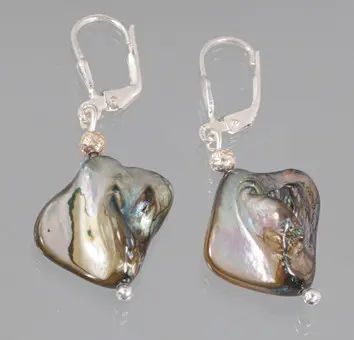 Orecchini in madreperla, argento 925.