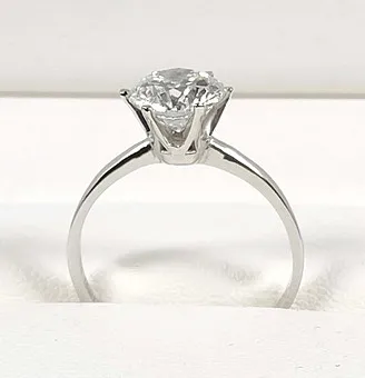 Anillo solitario, oro blanco 585.