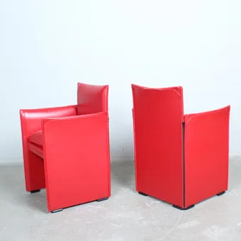 MARIO BELLINI لصالح Cassina، زوج كراسي بمساند، طراز «Break 401»، الثمانينيات، إيطاليا.