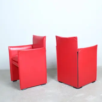 MARIO BELLINI لصالح Cassina، زوج كراسي بمساند، طراز «Break 401»، الثمانينيات، إيطاليا.