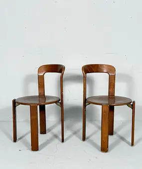 BRUNO REY. طقم من مقعدين / كرسيي طعام من Bruno Rey، طراز 'Rey Chair 33'، خشب الزان، السبعينيات، ألمانيا.