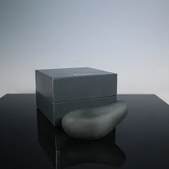 فيليب ستارك لدار Daum، مزهرية "Un tout petit Vase, pour une toute petite Fleur"، تصميم 1988.