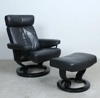 إيكورنيس. كرسي استرخاء "Stressless" مع مسند قدمين، جلد، بوظيفة جلوس ودوران قابلة للتعديل، النرويج.