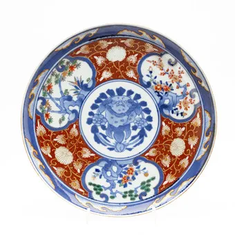 伊万里平盘，万历款，日本，19世纪。