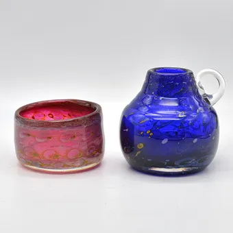 ERWIN EISCH。两只花瓶，多层工作室玻璃，孔雀眼装饰，约1970年，签名。