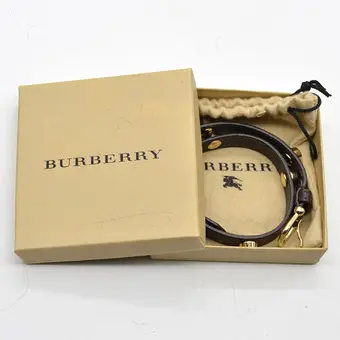 Burberry, स्टेटमेंट चोकर, चमड़ा, सोने की परत वाले रिवेट, मूल पैकेजिंग के साथ, लगभग 2010।