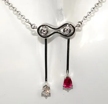 吊坠 / 项链 金 红宝石 0,36 ct.，钻石 0,25 ct.，链 37 厘米 585/14K 4,8 克。