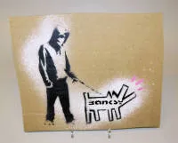Banksy，Choose Your Weapon，Dismaland，2015年模板喷绘