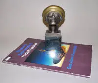 Rudolf Hausner, „Adam wohlbehütet”, bronz heykel, „Rudolf Hausner - Das Adam Bewußtsein” monografisiyle