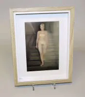 格哈德·里希特,《埃玛(楼梯上的裸女)》,签名艺术家明信片,带框