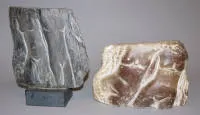 Fritz Schwarzbeck，2 x 两件女性躯干，雪花石膏和板岩浮雕