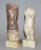 Fritz Schwarzbeck, 2 kvindelige torsoer, skulpturer af alabast
